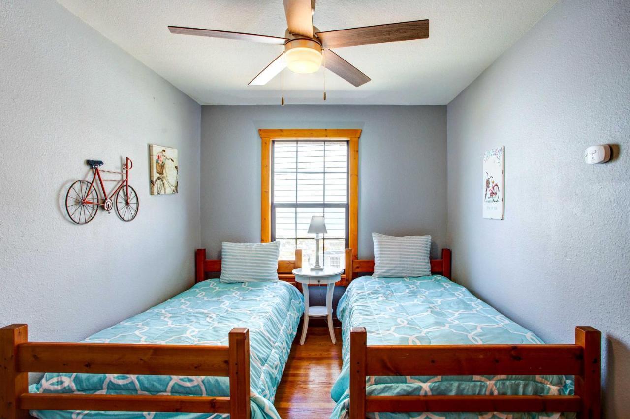 Cedar Creek Lakefront Vacation Rental With Pool Gun Barrel City Eksteriør billede