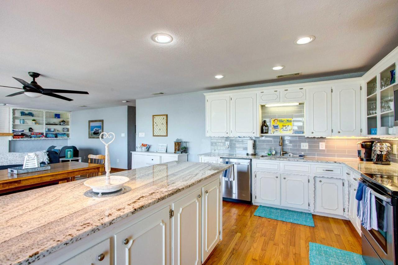 Cedar Creek Lakefront Vacation Rental With Pool Gun Barrel City Eksteriør billede