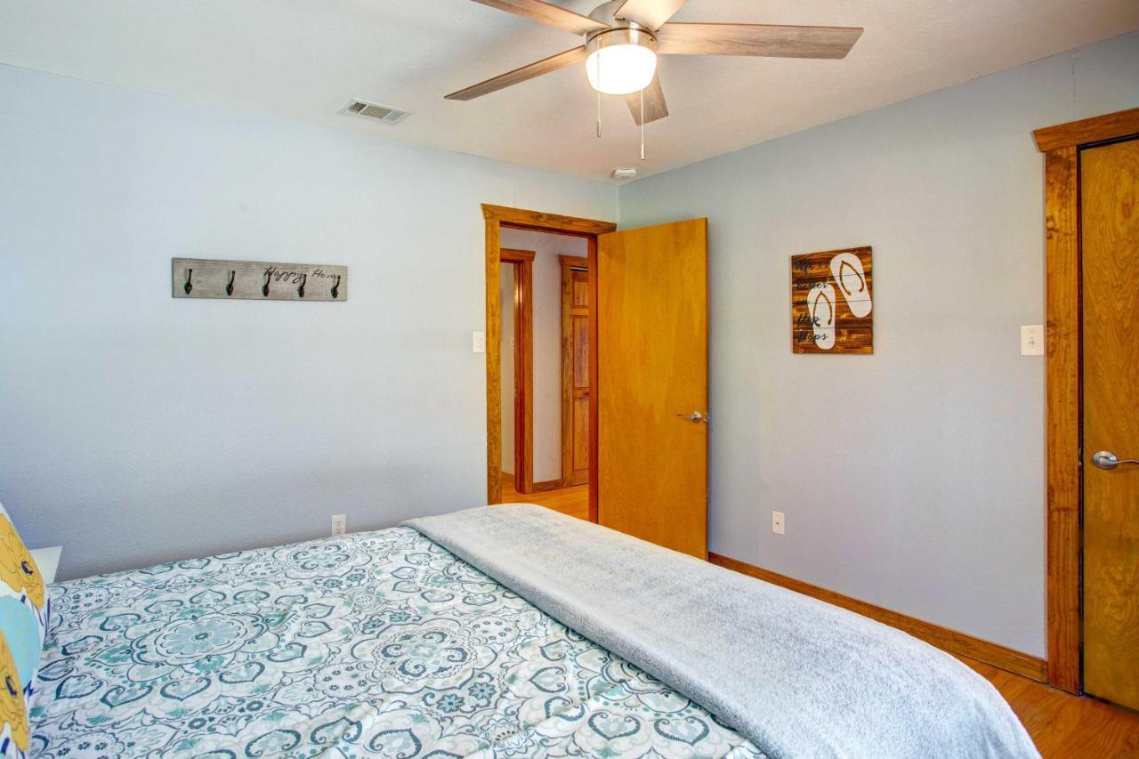 Cedar Creek Lakefront Vacation Rental With Pool Gun Barrel City Eksteriør billede