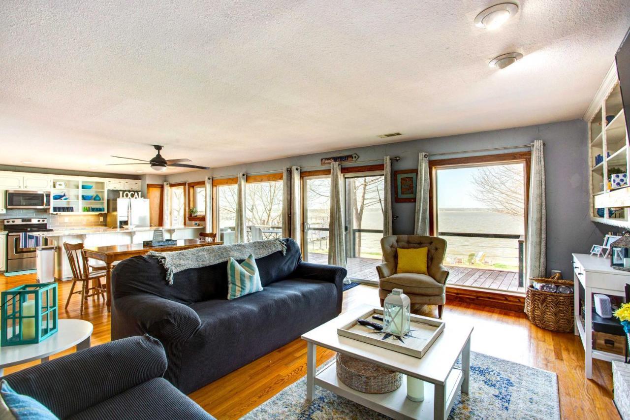 Cedar Creek Lakefront Vacation Rental With Pool Gun Barrel City Eksteriør billede