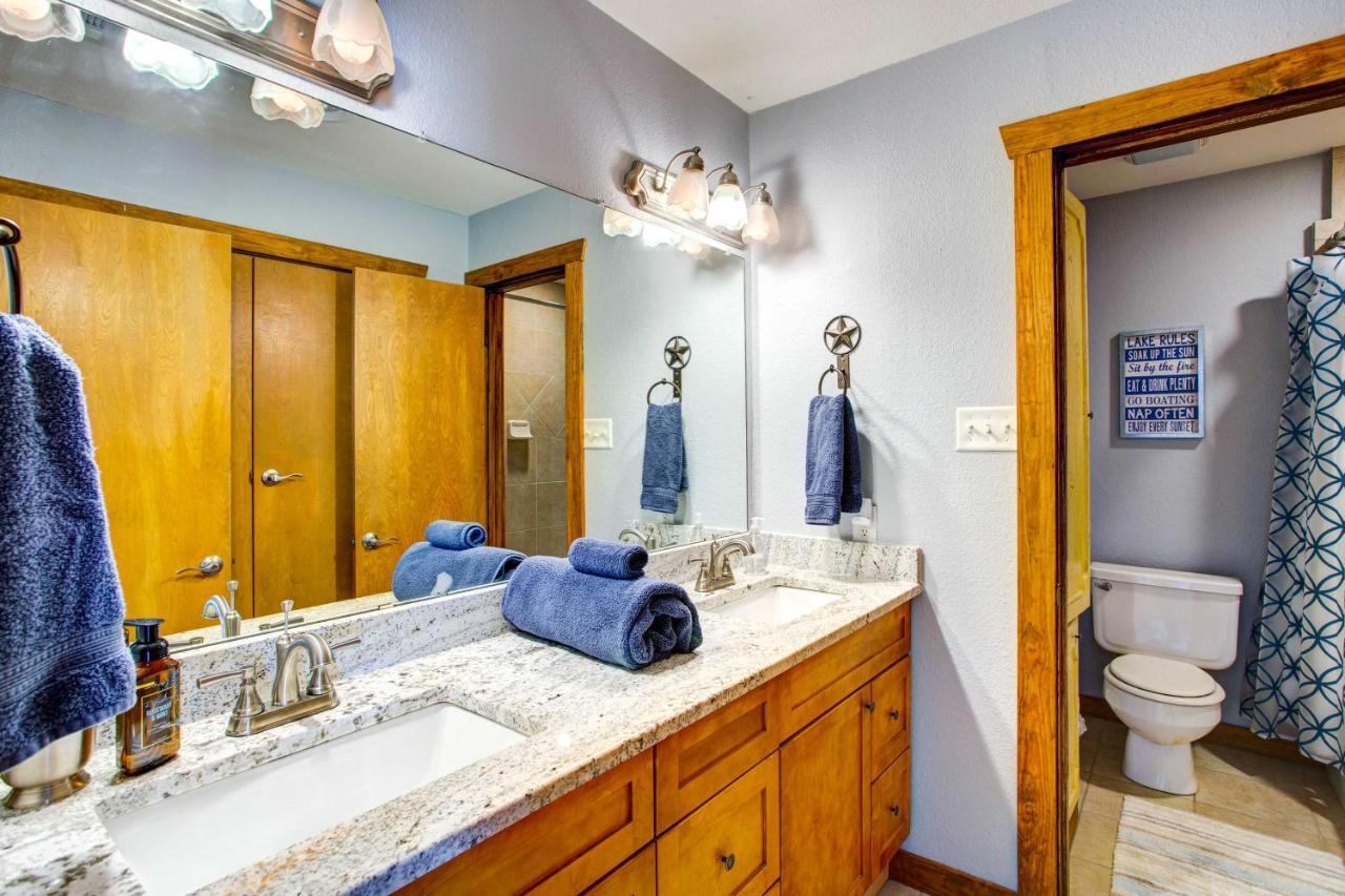 Cedar Creek Lakefront Vacation Rental With Pool Gun Barrel City Eksteriør billede