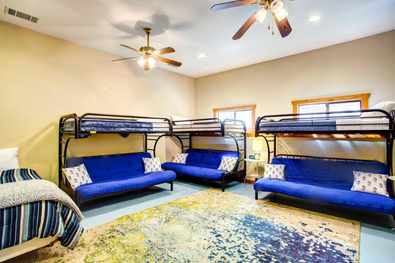 Cedar Creek Lakefront Vacation Rental With Pool Gun Barrel City Eksteriør billede